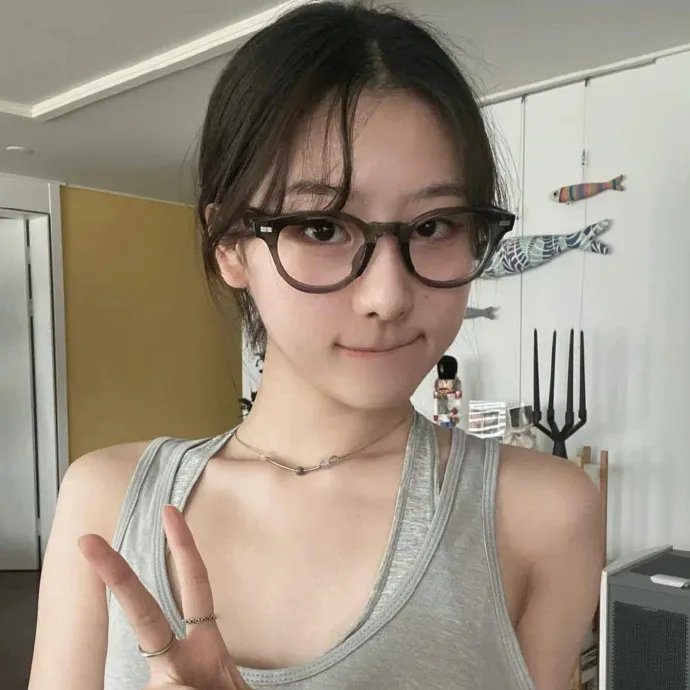 拥抱太阳的月亮